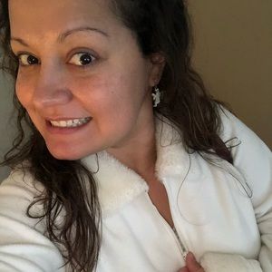 Meet your Posher, Debora